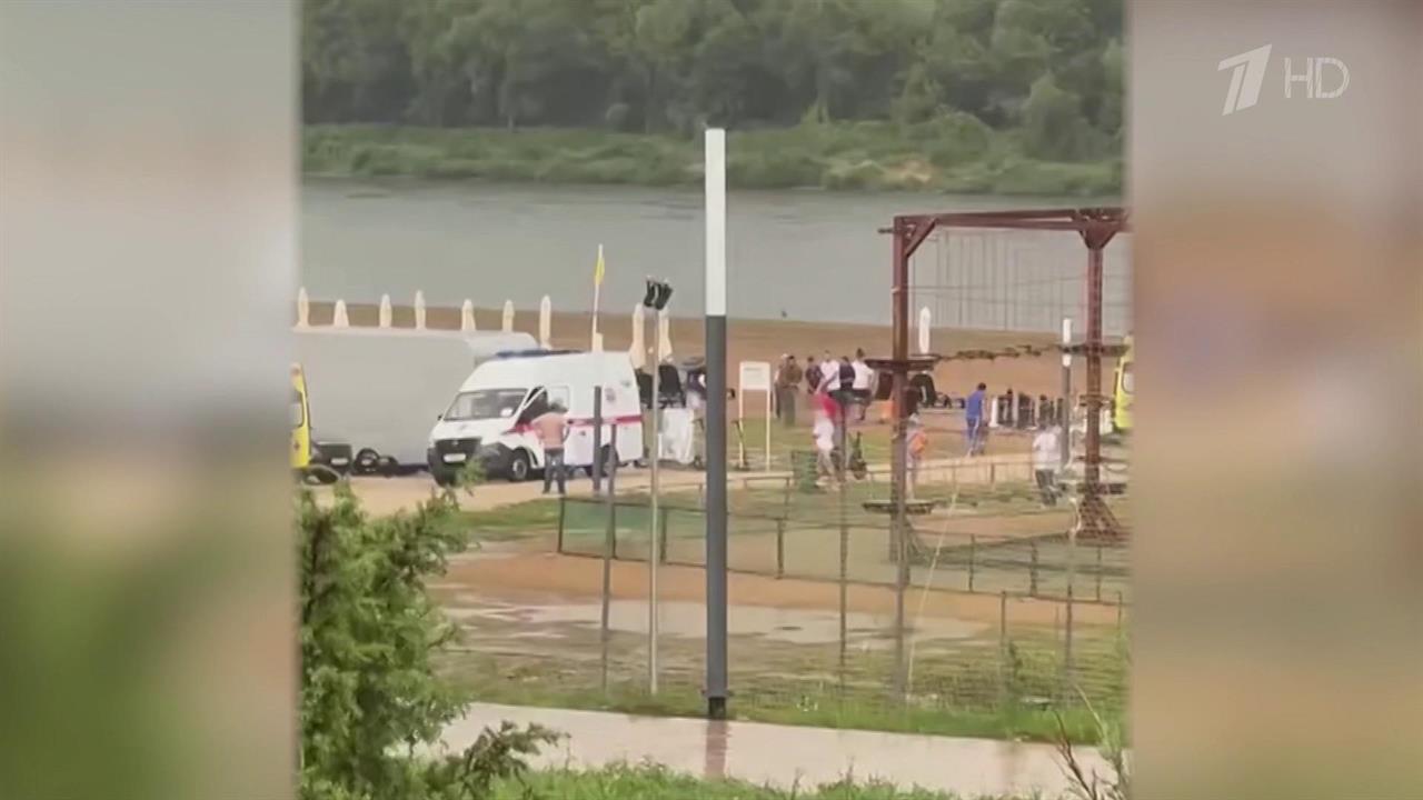 В Тульской области сегодня в результате удара молнии на пляже погибли три человека