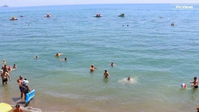Крым Судак Центральный пляж сегодня 14 июля 2025. Какая погода в  Судаке сейчас. Обстановка на пляже