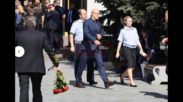 Дочь Старовойта на кладбище Ты не увидишь как я окончу университет как стану врачом