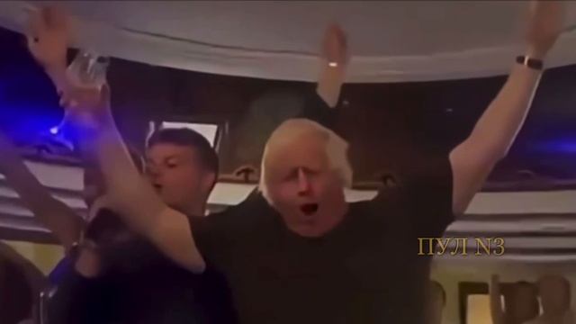 Празднует уничтожение Украины !!!