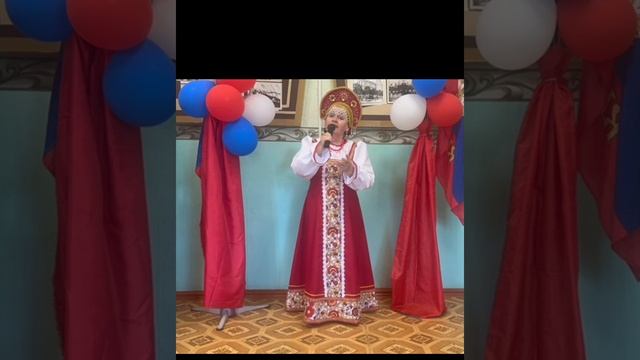 Льются песни крылатые