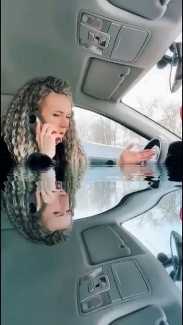 - Ну, как, я сдала на права? 
Инструктор по вождению: 
- Давайте сначала доплывём до берега...