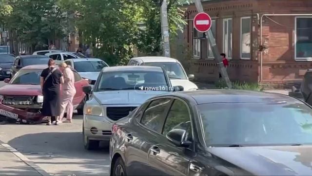 На пересечении Семашко и Катаева перевернулась машина.