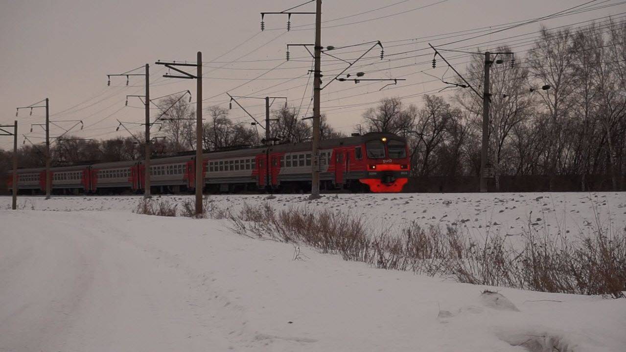 Электропоезд ЭД9М-0034. Проезд нейтральной вставки.