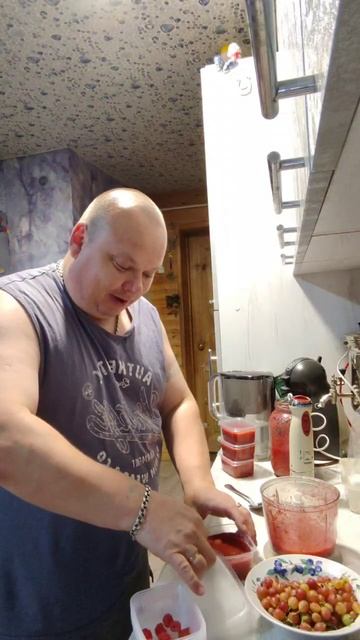 Заготовка малины на зиму, вместо варенья. Хочешь в чай, хочешь так ешь, хочешь добавляй в пироги.