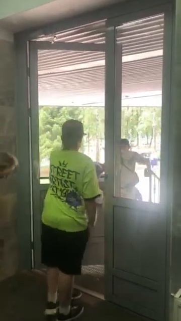 Установка двери в администрации города Сыктывкара
