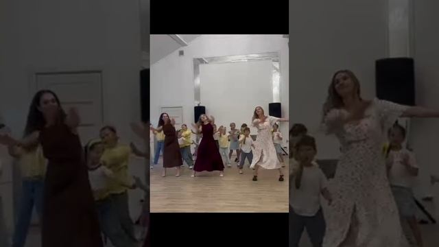 Сюрприз для педагога по танцам у дочки