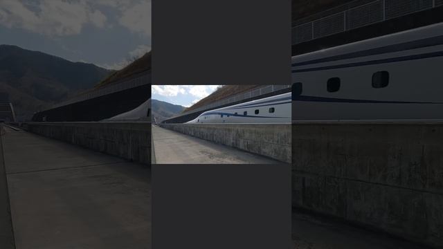 Почему японские Синкансэны называют поездами-пулями — наглядно 👀

На видео — Тюо-синкансэн, самый бы