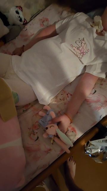 принцесса очень старается , а игрушка каждый раз все тяжелее 😌 доброго всем дня друзья 💪 👸 🙂 #ев