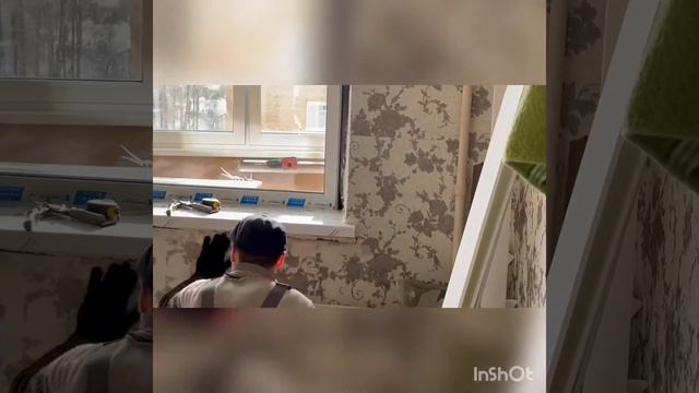 Рабочие будни специалистов по монтажу изделий из ПВХ и алюминия