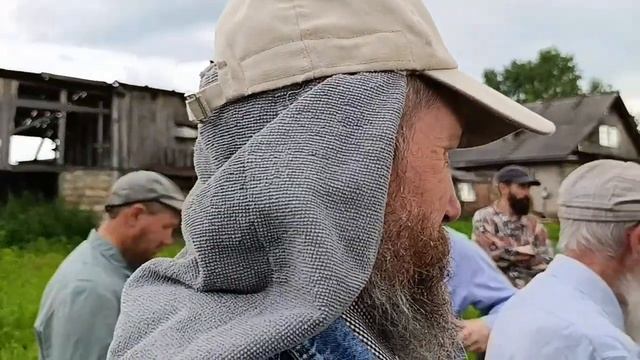 Разгрузка Стукаловых и одновременный приезд Геннадия Павловича Щерстобитова с мёдом. 11.07.2025