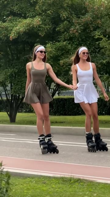 Две Девушки на Роликах 🛼🛼