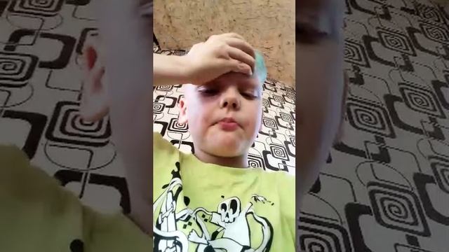 Миша рассказывает о том, что он уезжает в Крым
