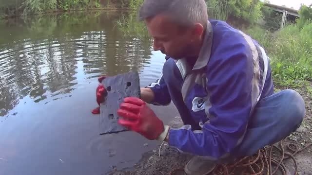Ловлю металл из реки Исеть с помощниками. Поисковый магнит 400х2