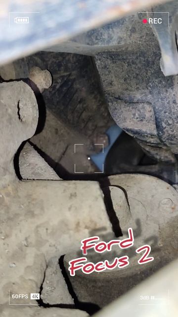 поиск причины нестабильной работы двигателя дымогенератором Ford Focus 2