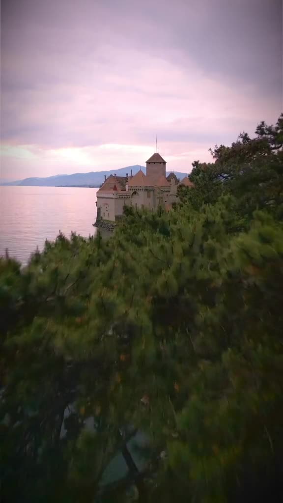 📍Шильонский замок, Швейцария 🇨🇭