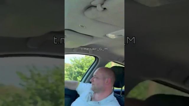 🇺🇦🚔Патрульная полиция остановила машину с двумя мужиками внутри за превышение скорости…🔽🔽🔽