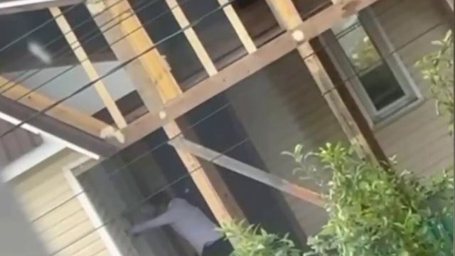 ‼️В Новой Москве мужчина разбил окно и забрался в дом своей бывшей девушки‼️