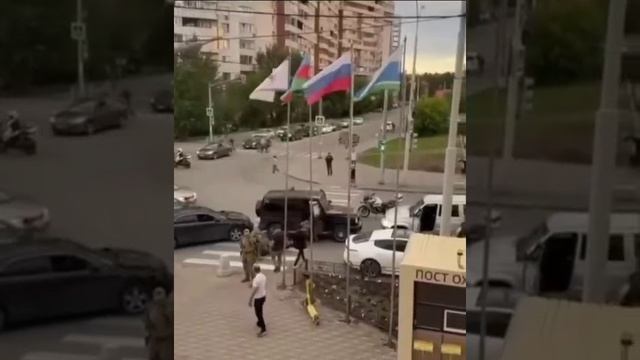 В Екатеринбурге задержали сына главы азербайджанской диаспоры, который ранее на своём гелике…🔽🔽🔽