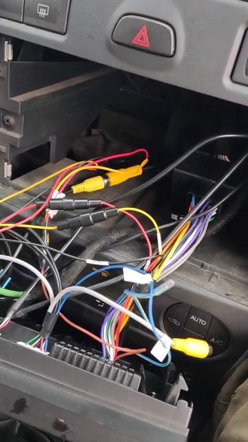 Видеорегистратор не перекрывает обзор.