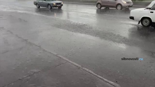 Красноярск накрыл ливень и сильный ветер