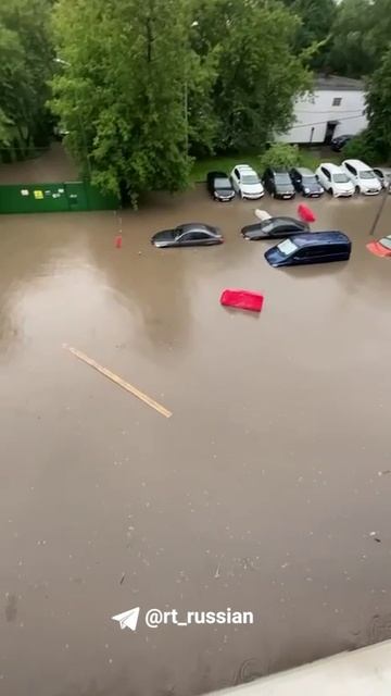 Москву топят ливни. Кадры просто не оставляют равнодушными! 💦😱
