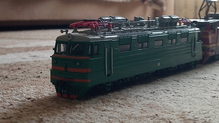 Разношëрстная сплотка, ЭР2 и другие поезда на ст. Кировская