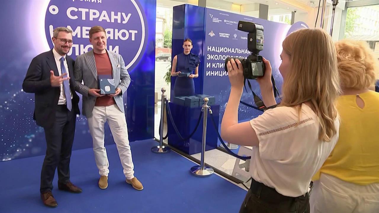 В Москве наградили лауреатов премии "Страну меняют люди"