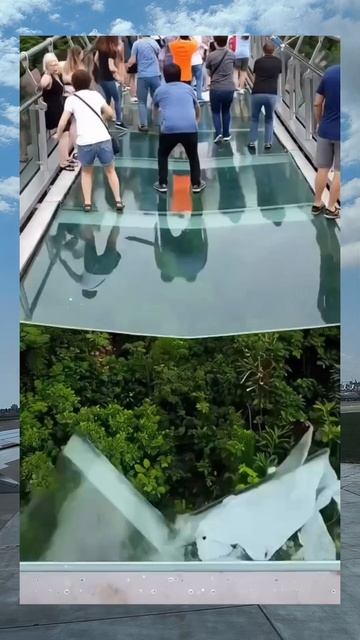 Бабка кинула камень на стеклянный мост