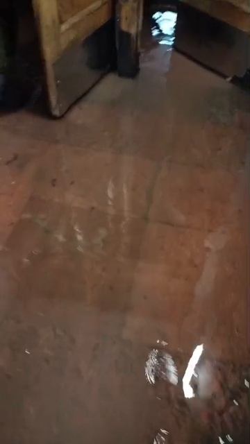 Водные процедуры в метро на станции комсомольская