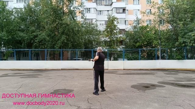Разминка со спортивной алебардой Гуань дао