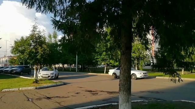 Нам лень от красоты здесь оторваться