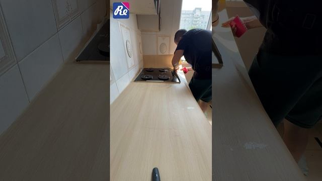 Профессиональная реставрация столешницы с помощью самоклеящейся плёнки
