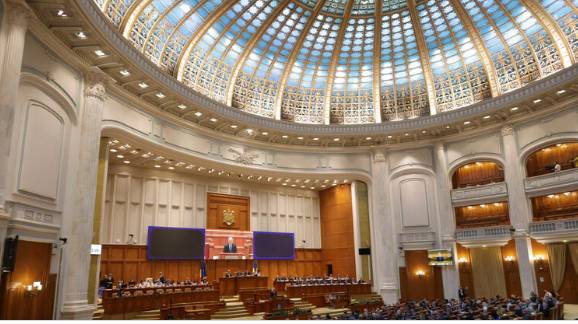 Парламент Румынии отклонил вотум недоверия правительству