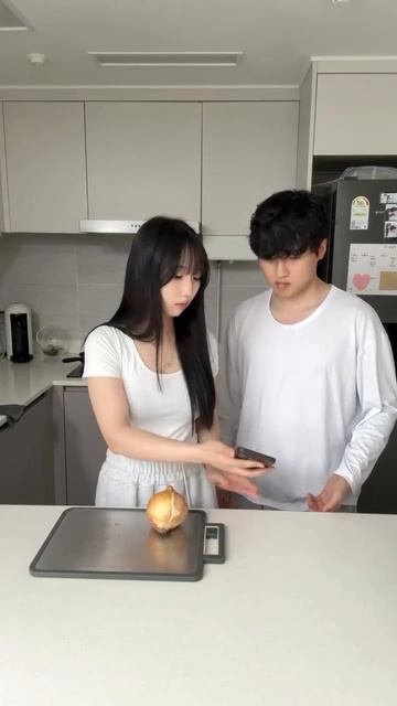 Поколение зумеров готовит еду по тик-токам