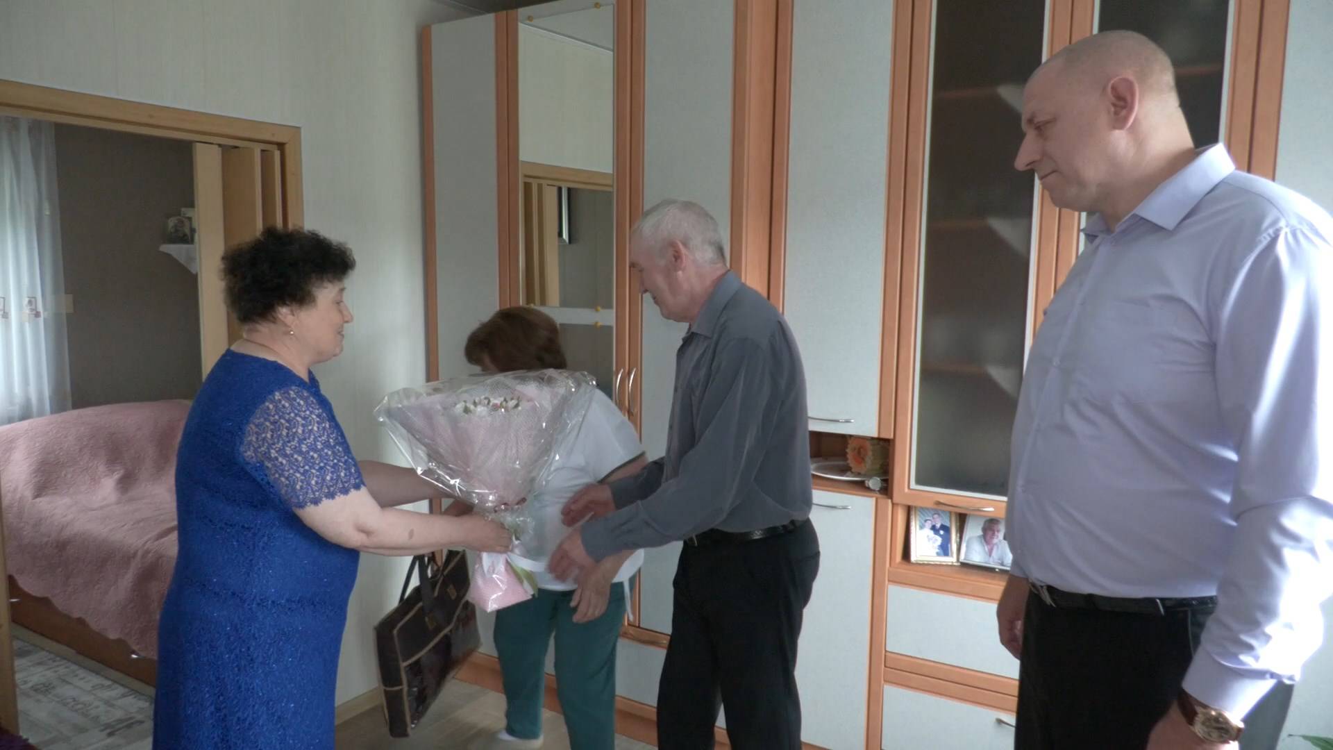 Поздравили тех, кто в браке – более 50 лет.