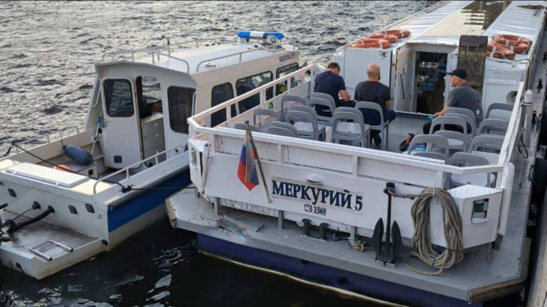 Два теплохода столкнулись на набережной Фонтанки в Петербурге