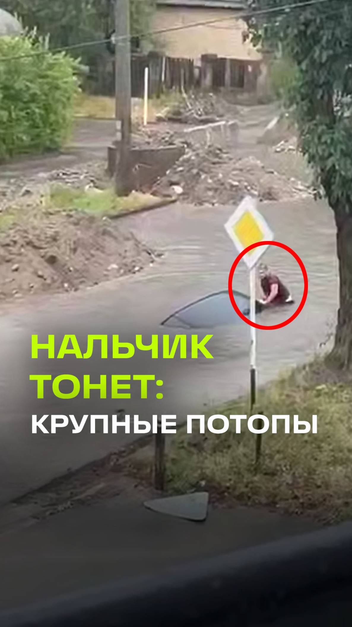Машины скрылись под водой, улицы превратились в реки в Нальчике