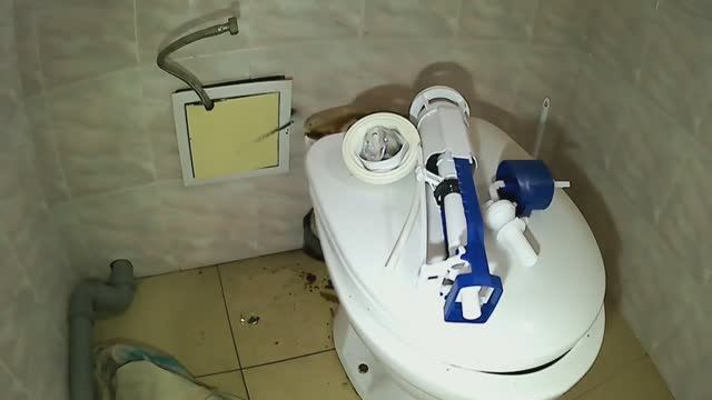 Замена сливного механизма бачка унитаза.