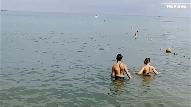 Сочи Лазаревское пляж Калипсо сегодня 16 июля 2025. Обстановка на море, погода сейчас в Лазаревском