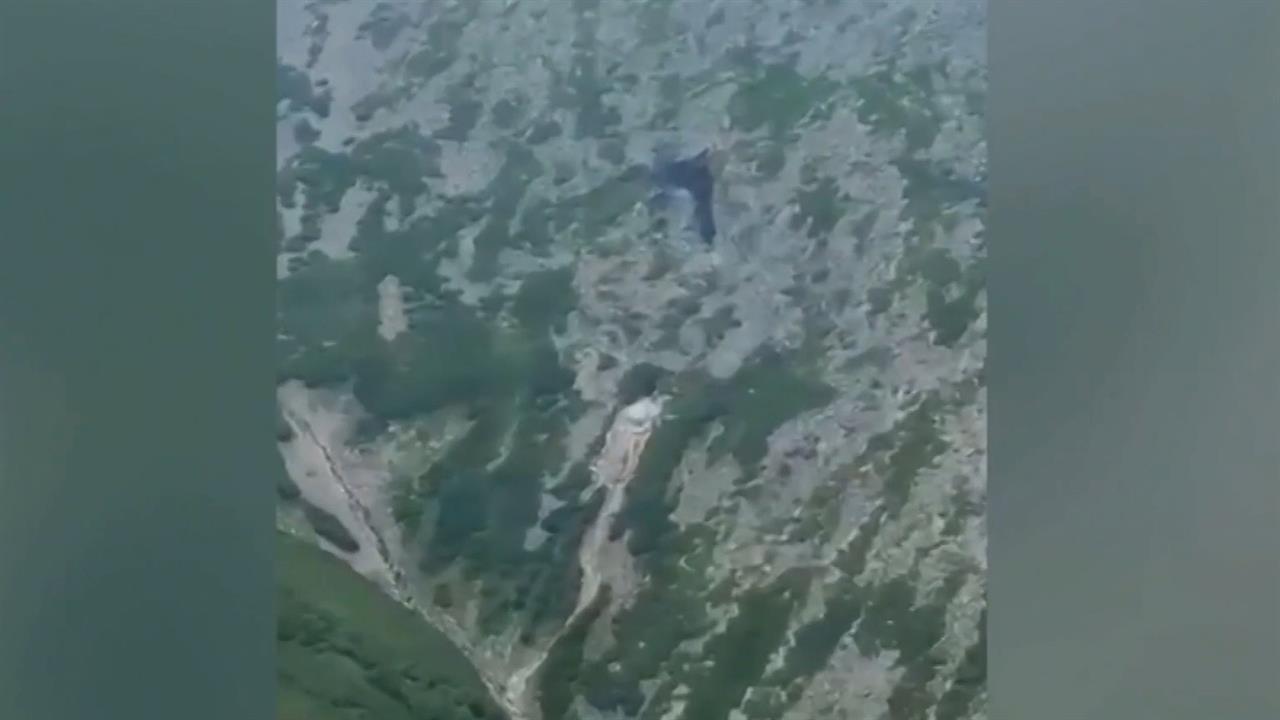 Появились кадры с места крушения вертолета Ми-8 в Хабаровском крае