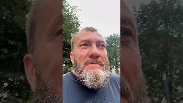 Я в банке 🏛💶 в Германии.  Как думаете для чего такая реклама?