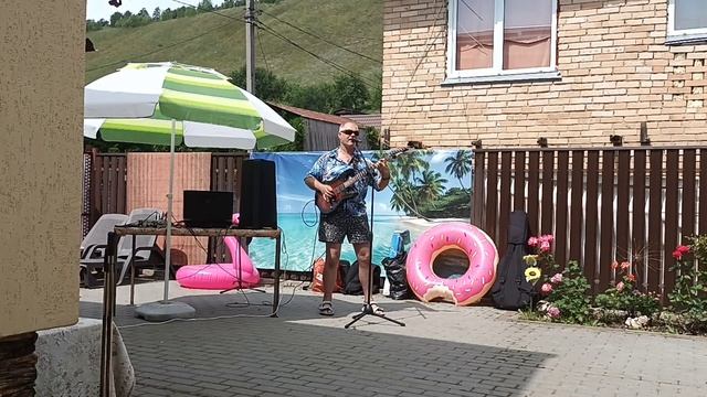 Он шёл по улице домой - Алекс Макеев