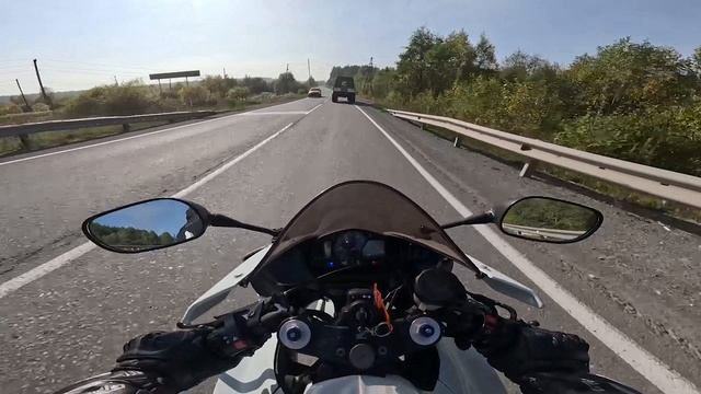 Еду на мотоцикле по городу