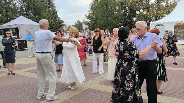 В белом платье с пояском... 12.07.25...