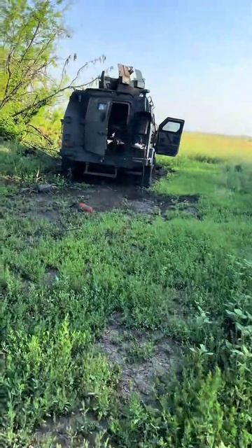 Кадры со стороны противника.  Уничтоженный украинский бронеавтомобиль«Козак-7»где-то на Донецком фро