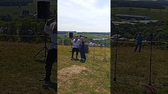 Песня "Этот мир". Автор Лада Буланова, поют Лада Буланова и Игорь Ляпахин