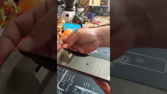 Олеофобное покрытие на экране смартфона наглядно.
