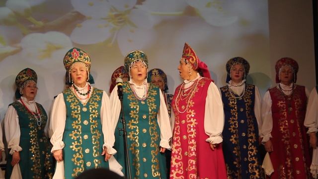 "Ветка сирени" Хор Рязаночка. 
Руководитель Ревера Надежда Дмитриевна