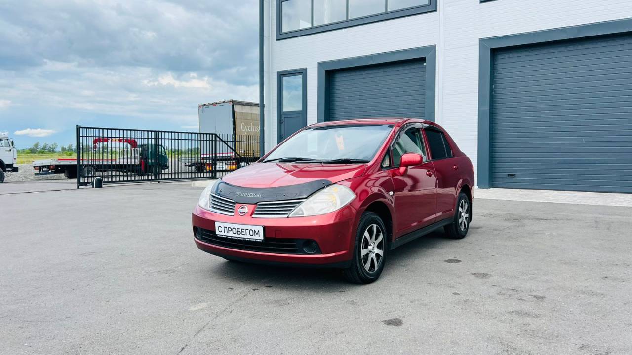Nissan Tiida, 2004 год